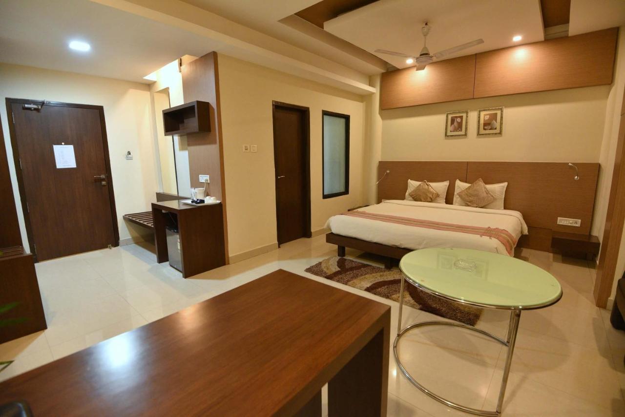 Dibrugarh Club House Hotel Екстериор снимка