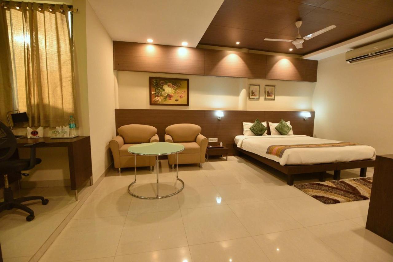 Dibrugarh Club House Hotel Екстериор снимка
