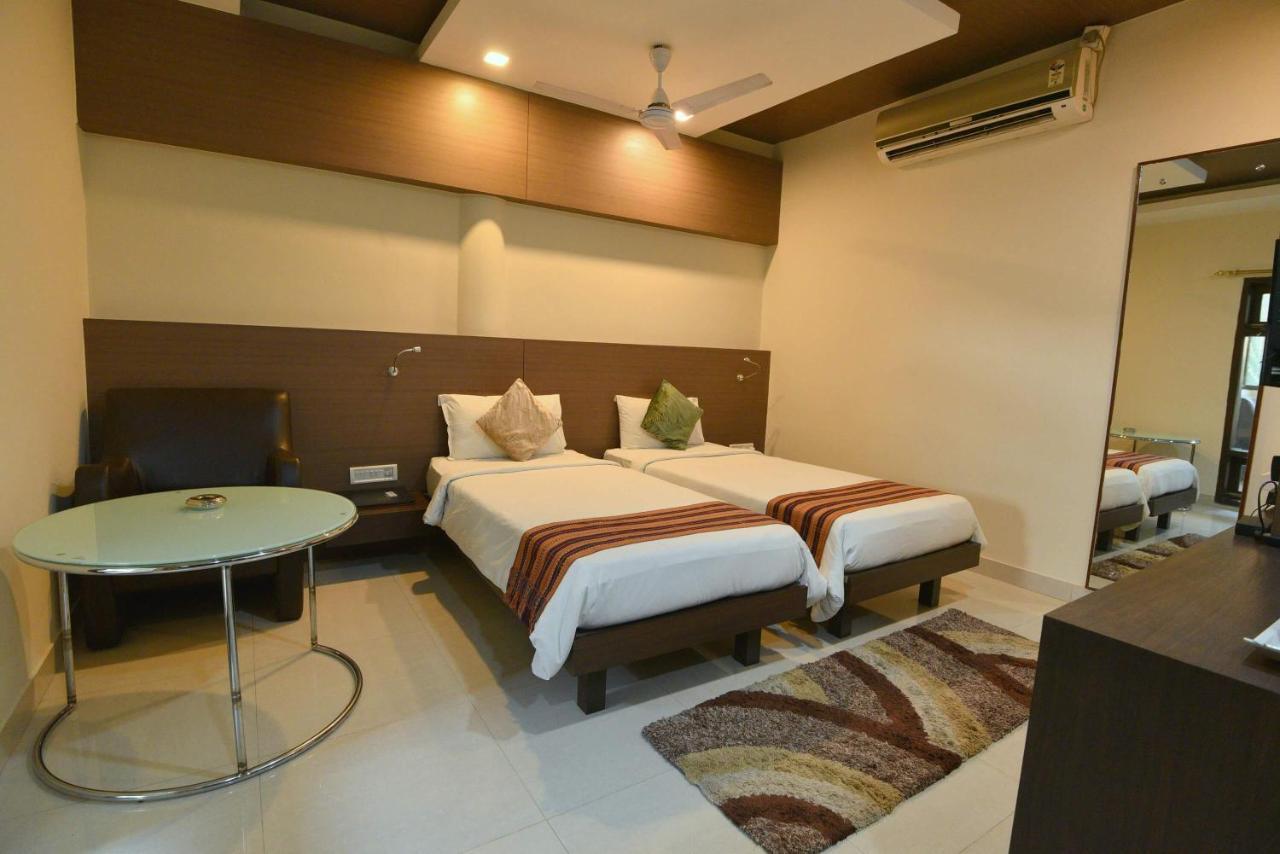 Dibrugarh Club House Hotel Екстериор снимка